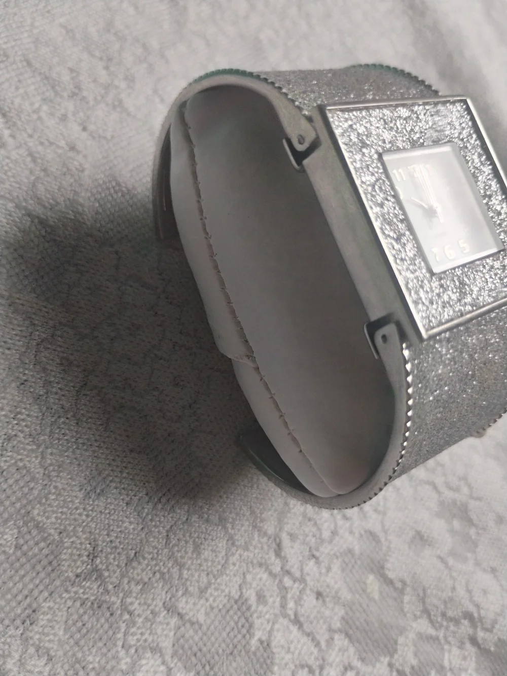 Cato silver tone